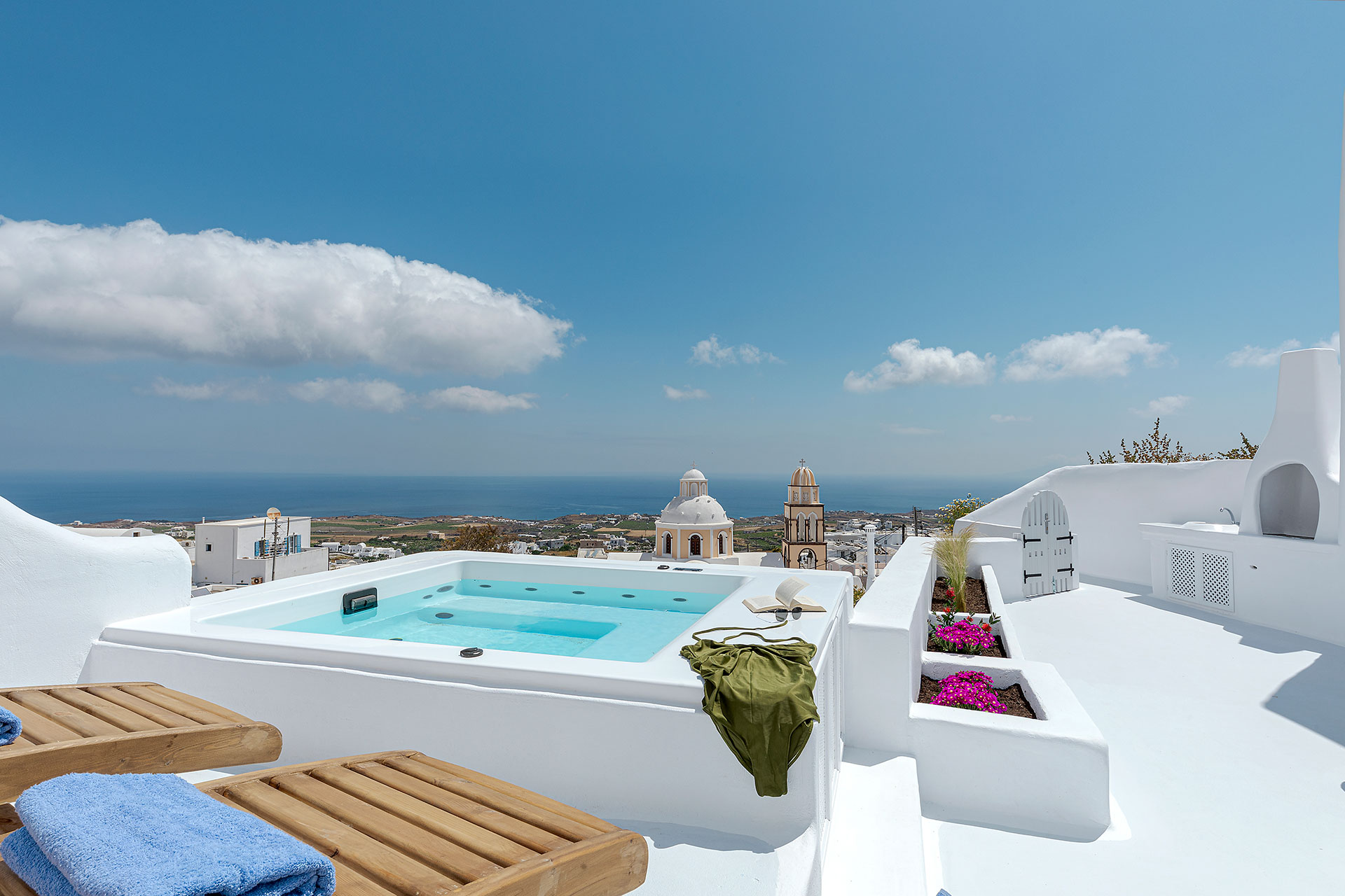 The location of Aleanna Villa is what exactly you need for your Vacation or Business trip in Santorini!