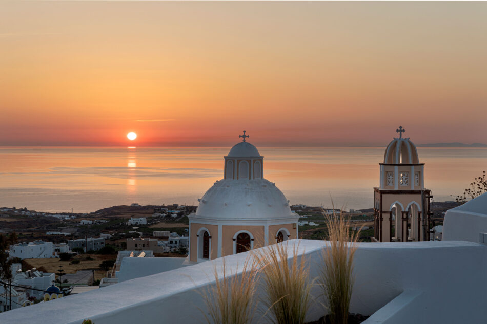 Luxury stay and accommodation in santorini pool private villa