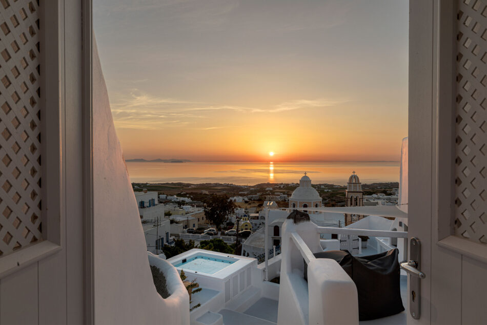 Accommodation in Santorini Greece in Luxury villa guest house